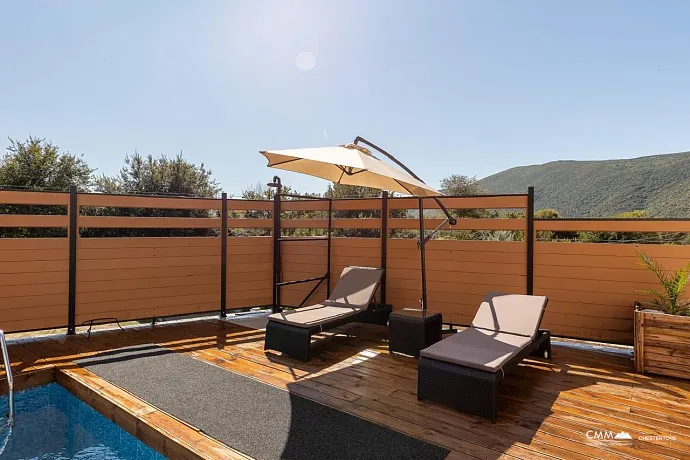 Yüzme havuzlu 52 metrekarelik lüks daire